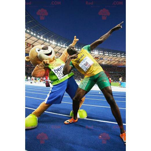 Brun bamse maskot i sportsklær - Redbrokoly.com