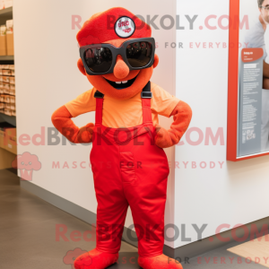Červená postava maskota...