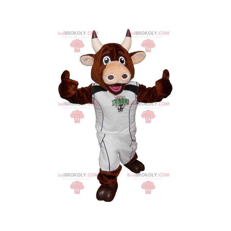 Mascota de la vaca marrón con un traje deportivo -