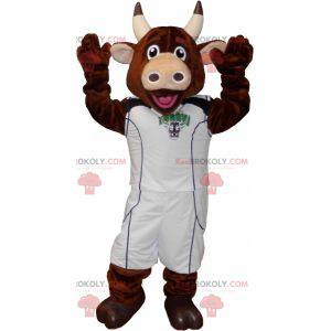 Mascota de la vaca marrón con un traje deportivo -
