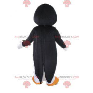 Mascote pinguim preto e branco com gravata borboleta -