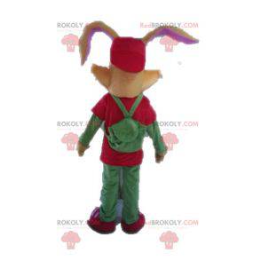 Mascota del conejo marrón vestida de rojo y verde -