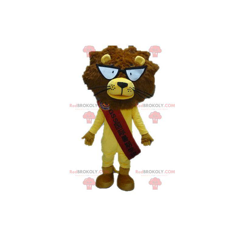 Mascotte de lion jaune et marron avec des lunettes -