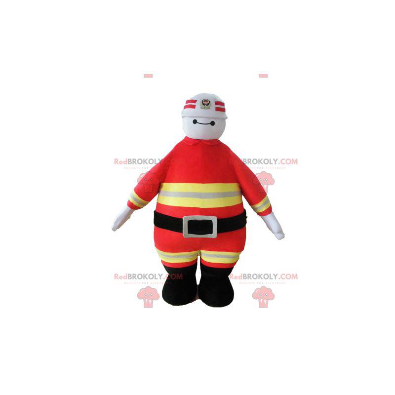 Mascote do bombeiro em uniforme laranja e amarelo -