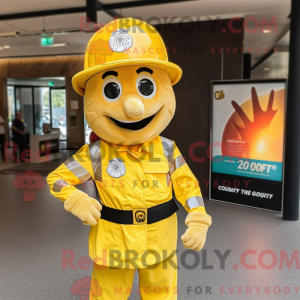Gold Fire Fighter maskot...