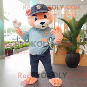 Peach Panther maskot...