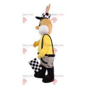 Braunes und weißes Kaninchenmaskottchen in Overalls -