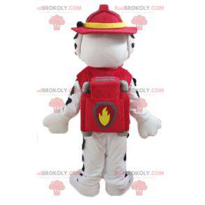 Mascotte de chien dalmatien habillé en uniforme de pompier -
