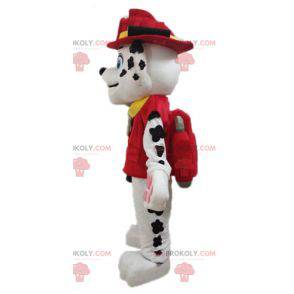 Mascotte de chien dalmatien habillé en uniforme de pompier -