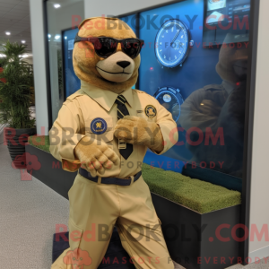 Gold Navy Seal maskot...