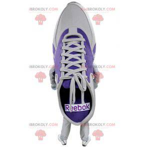 Mascota de zapato morado y blanco. Mascota de baloncesto -