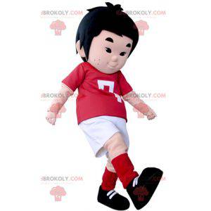 Kleines Jungenmaskottchen gekleidet im Fußballeroutfit -
