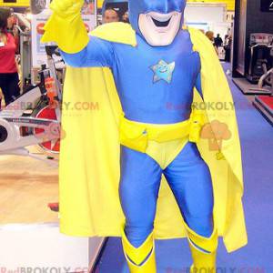Mascotte de super-héros en combinaison jaune et bleue