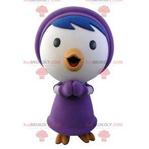 Blaues und weißes Vogelmaskottchen im Winteroutfit -