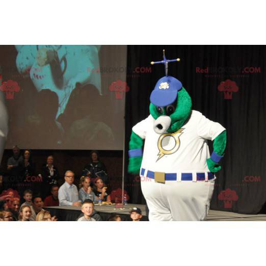 Grande mascote alienígena verde em roupa branca - Redbrokoly.com