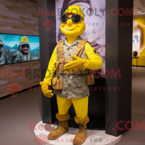 Gul American Soldier maskot...