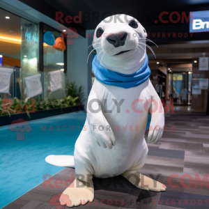 White Sea Lion maskot...