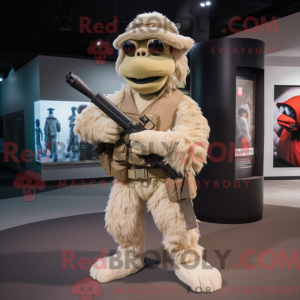 Beige Sniper maskot kostume...