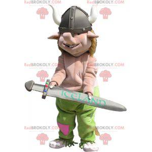 Mascota vikinga realista con su casco y espada. - Redbrokoly.com