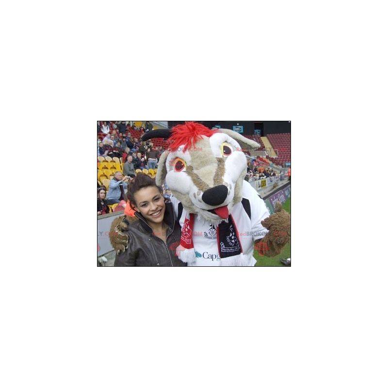Biały beżowy i czerwony pies maskotka w odzieży sportowej -