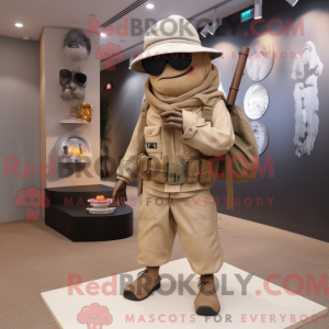 Beige Sniper maskot kostume...