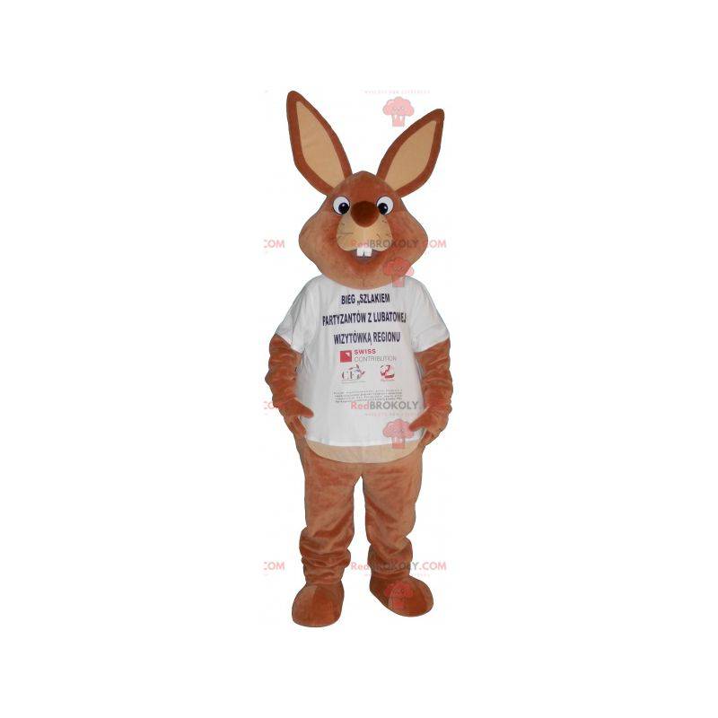 Mascota de conejo marrón grande en una camiseta - Redbrokoly.com