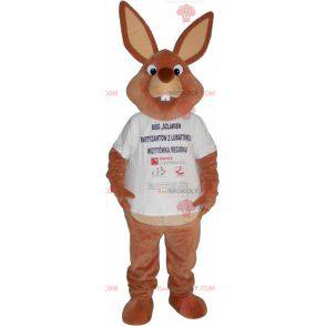 Stor brun kaninmaskot i en t-shirt - Redbrokoly.com