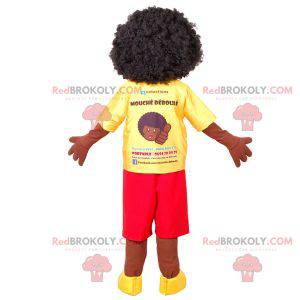 Mascotte ragazzo africano con un vestito giallo e rosso -