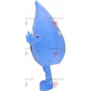 Riesiges und lächelndes Wassertropfenmaskottchen.