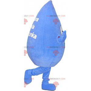 Riesiges und lächelndes Wassertropfenmaskottchen.