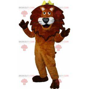 Mascota del león marrón y blanco con una corona en la cabeza -