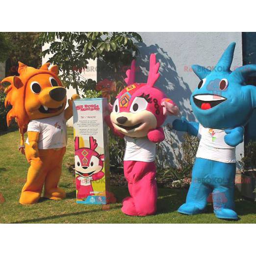 3 mascotes de personagens coloridos e sorridentes -