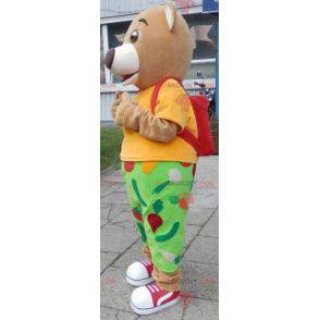 3 mascotes ursos bege vestidos com roupas coloridas -