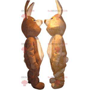 2 mascotes coelhos, um marrom e um bege - Redbrokoly.com