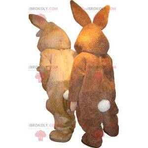 2 mascotes coelhos, um marrom e um bege - Redbrokoly.com