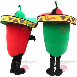 2 mascotes um pimentão verde e um pimentão vermelho com chapéus