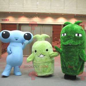 3 mascottes een blauwe alien en twee groene mascottes -