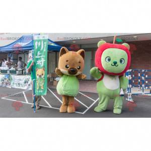 2 mascottes un renard marron et un ours vert avec une pomme