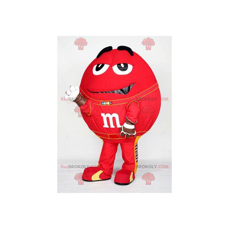 Mascotte de M&M's rouge géant. Mascotte de bonbon chocolaté -