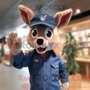Navy Deer Maskottchen Kostüm Figur bekleidet mit einem Chambray Shirt und Caps - Hirschmaskottchen - RedBrokoly.com
