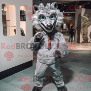 Stříbrná postava maskota...