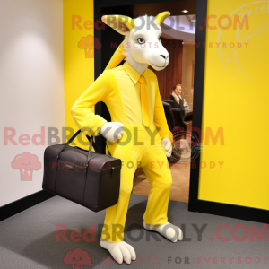 Personaggio mascotte capra...