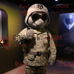 Disfraz de mascota soldado...