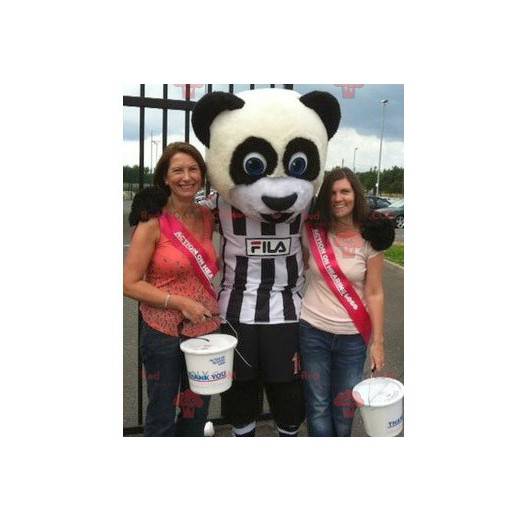 Mascote panda preto e branco em roupas esportivas -