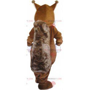 Mascotte d'écureuil marron et blanc très mignon et dodu -