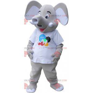 Mascotte d'éléphant gris géant portant un t-shirt blanc -