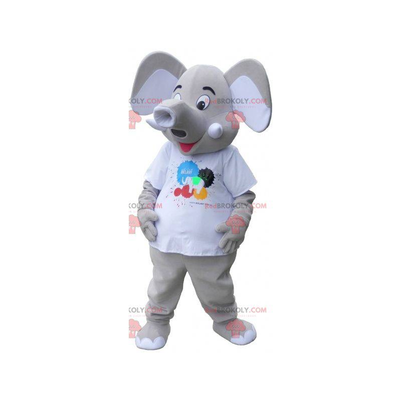 Gigante mascotte elefante grigio che indossa una maglietta