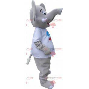 Riesiges graues Elefantenmaskottchen, das ein weißes T-Shirt