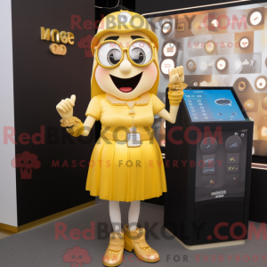 Gold Pendant maskot kostume...