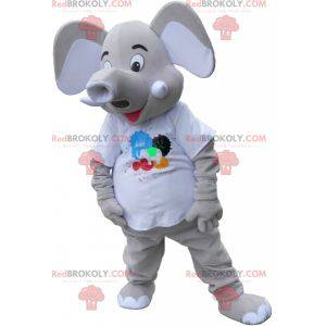 Gigantisk grå elefant maskot iført en hvit t-skjorte -